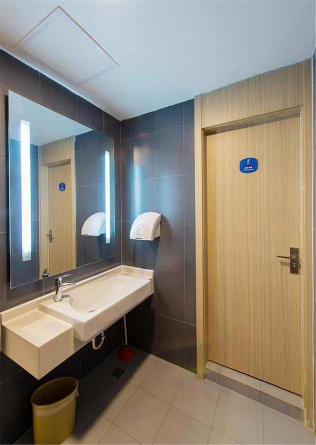 Hanting Hotel Qingdao Zhanqiao Railway Station Екстер'єр фото