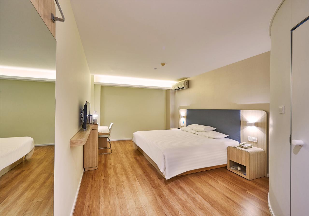 Hanting Hotel Qingdao Zhanqiao Railway Station Екстер'єр фото
