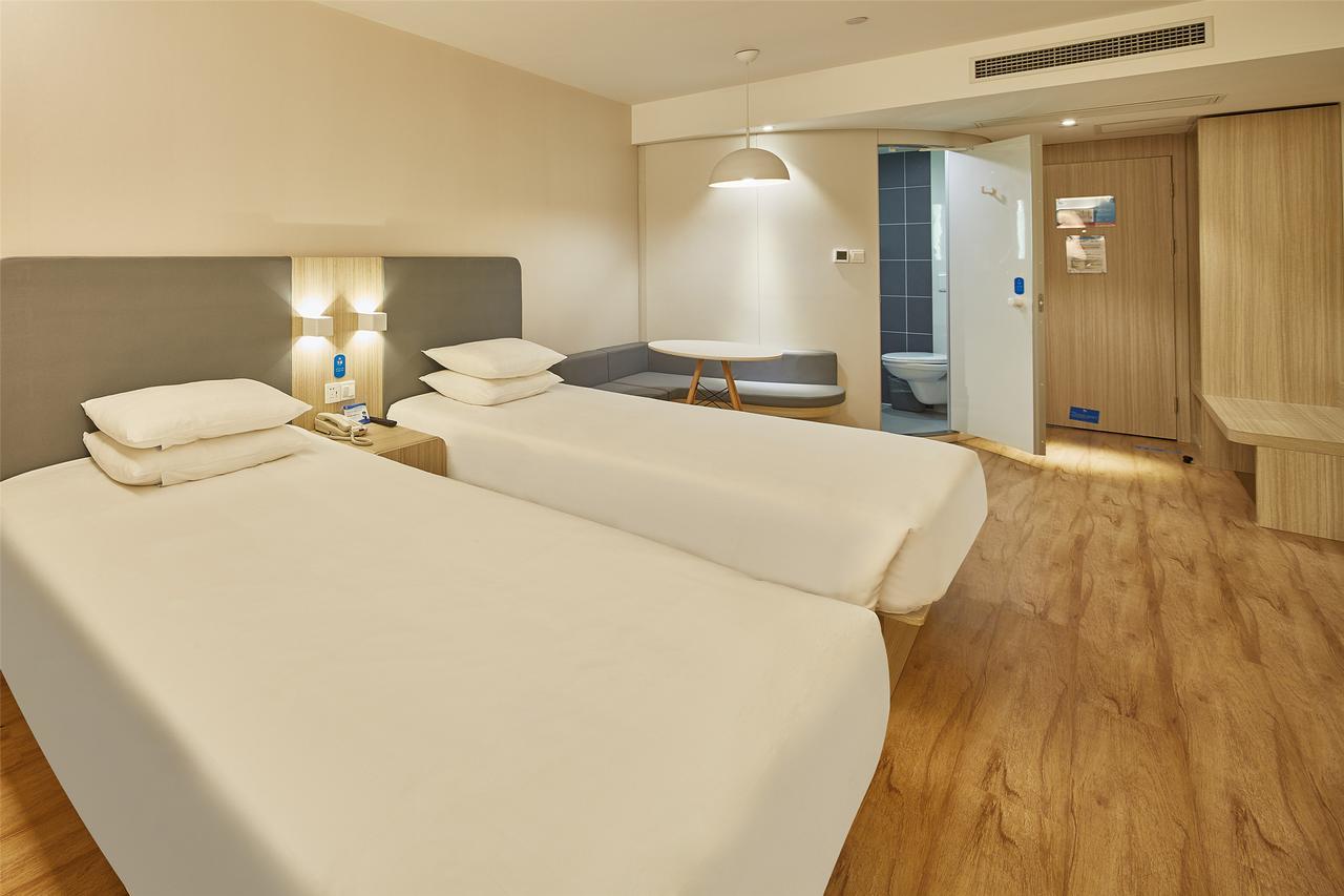 Hanting Hotel Qingdao Zhanqiao Railway Station Екстер'єр фото