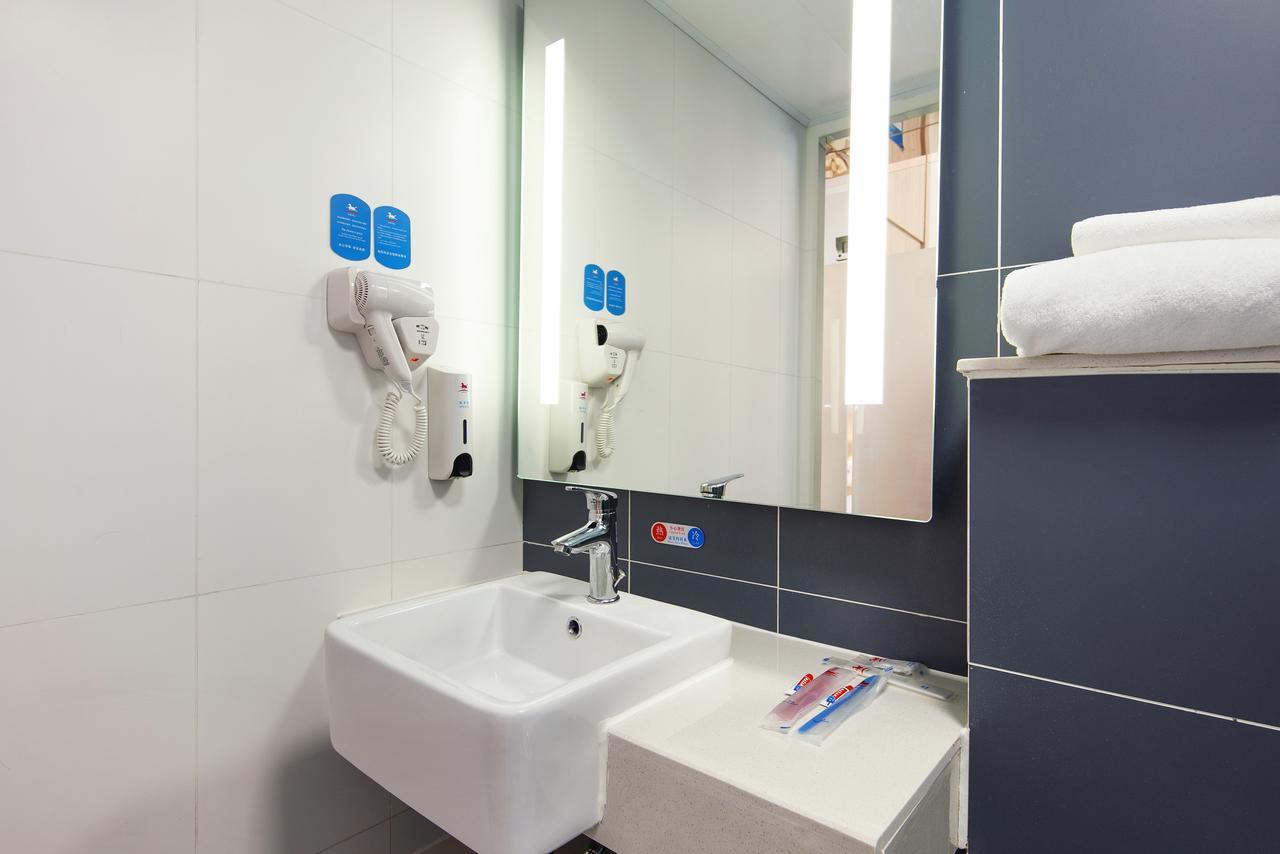 Hanting Hotel Qingdao Zhanqiao Railway Station Екстер'єр фото