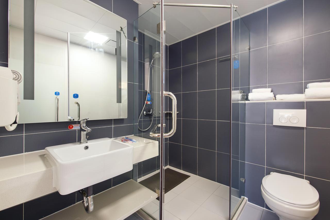 Hanting Hotel Qingdao Zhanqiao Railway Station Екстер'єр фото