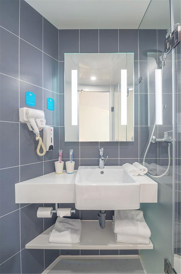 Hanting Hotel Qingdao Zhanqiao Railway Station Екстер'єр фото